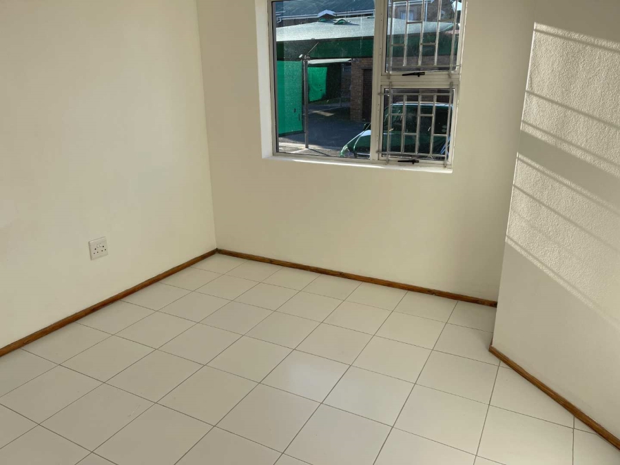 To Let 2 Bedroom Property for Rent in Oakglen Western Cape